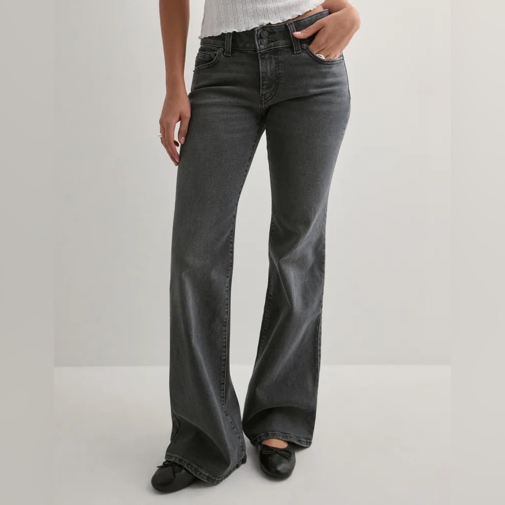 LEVI’S SUPERLOW FLARE WOMEN'S JEANS Color: Bringing Down the House - Black 🔥